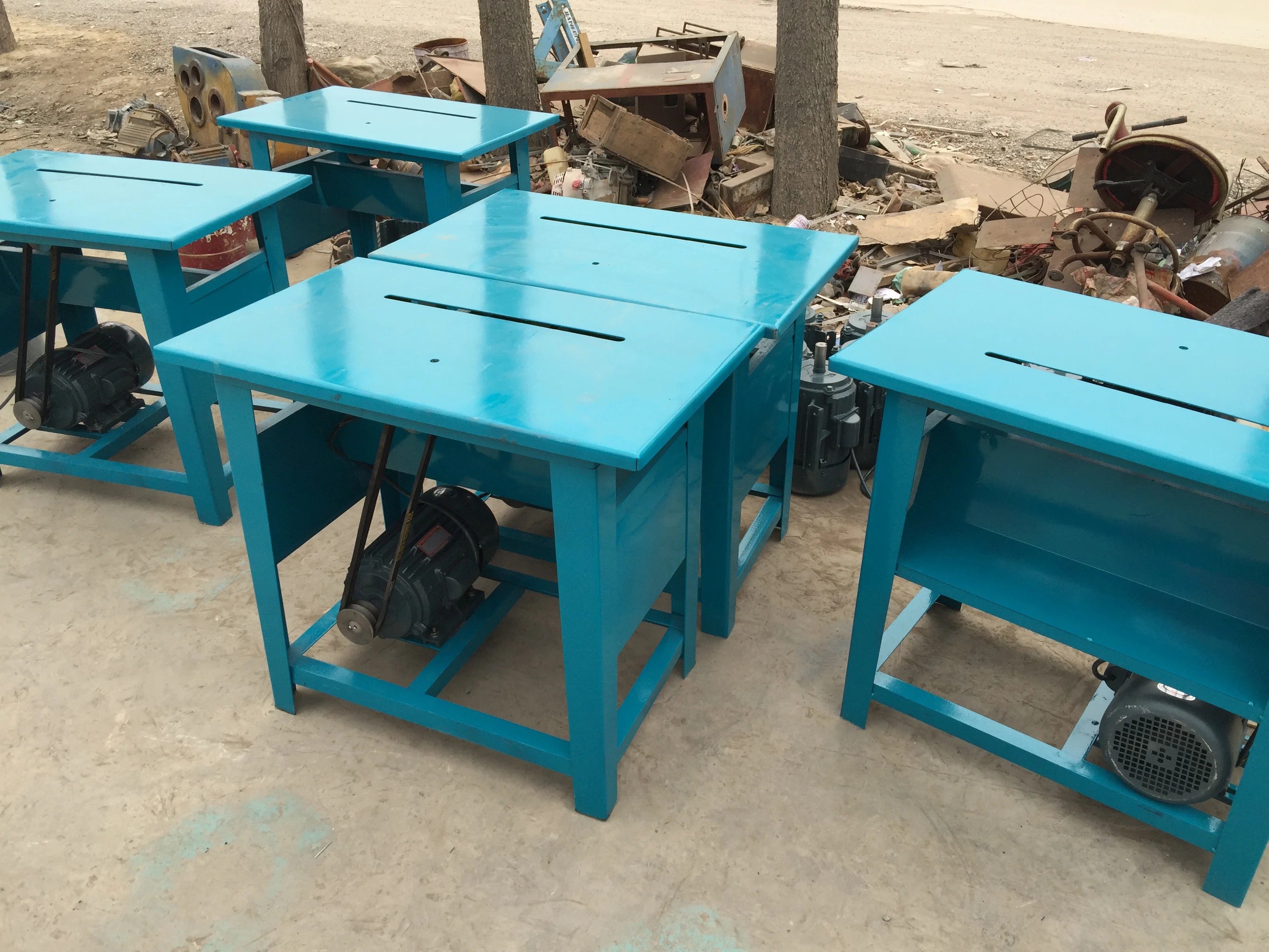 Woodworking circular saw machine for woodworking that integrates longitudinal cutting and longitudinal cutting