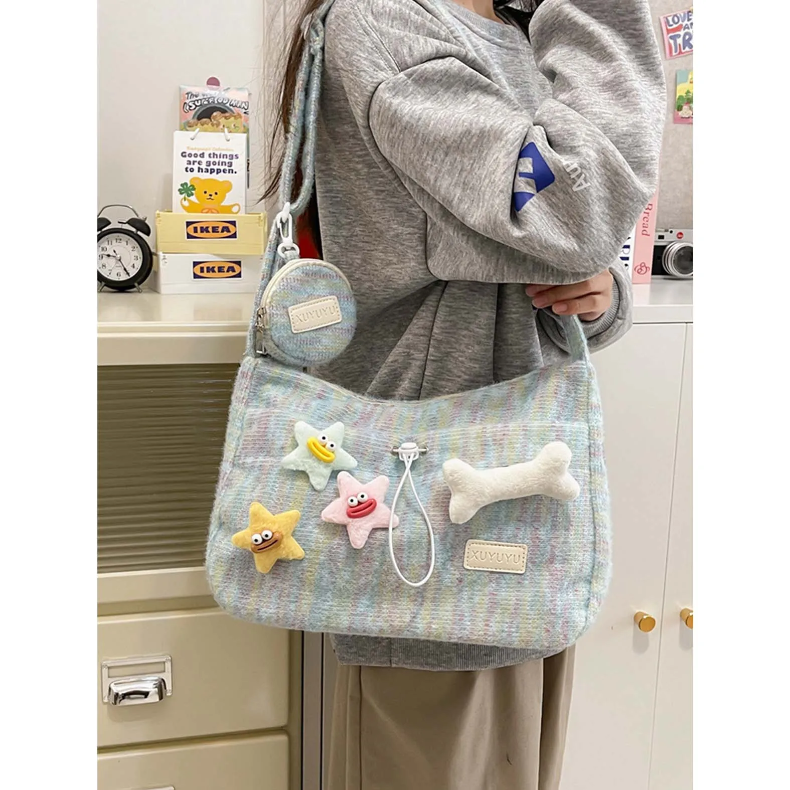 

Korean version large capacity and high aesthetic crossbody bag with a girlish feel, rainbow plush bag, Instagram style, niche de