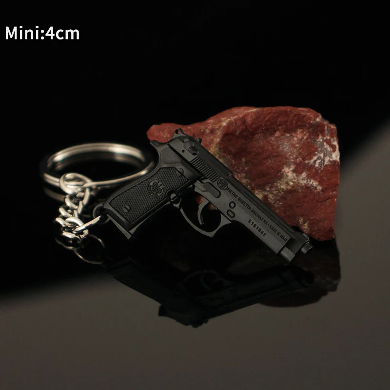 Hot 1:5 Berettas 92F Metal Gun Keychain Glock 1911 Pistol Weapon Model Toy Miniature Alloy Collection Adult Pendant Holiday Gift