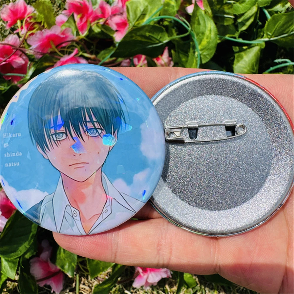 58mm Anime L'estate Hikaru Died Tsujinaka Yoshinori COSTUME Cosplay Distintivo Pin SPTE Spilla in banda stagnata Prop Regalo di Natale