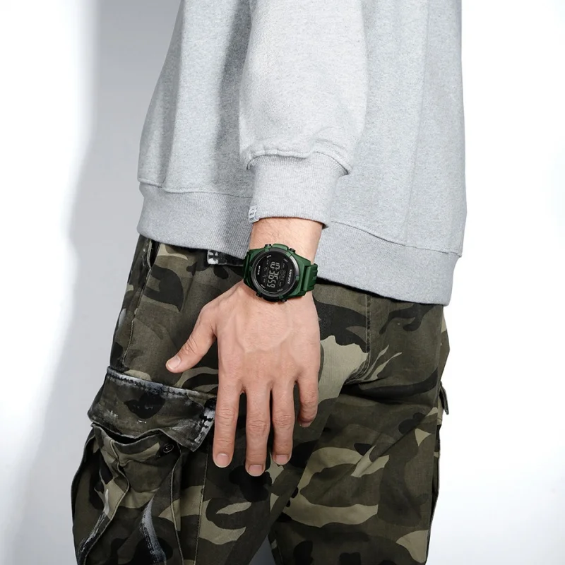 

NAVIFORCE Men's Electronic Watch Multi-Function Men's Sports Watch 5ATM Water Resistance Stopwatch Countdown Alarm Silica Strap