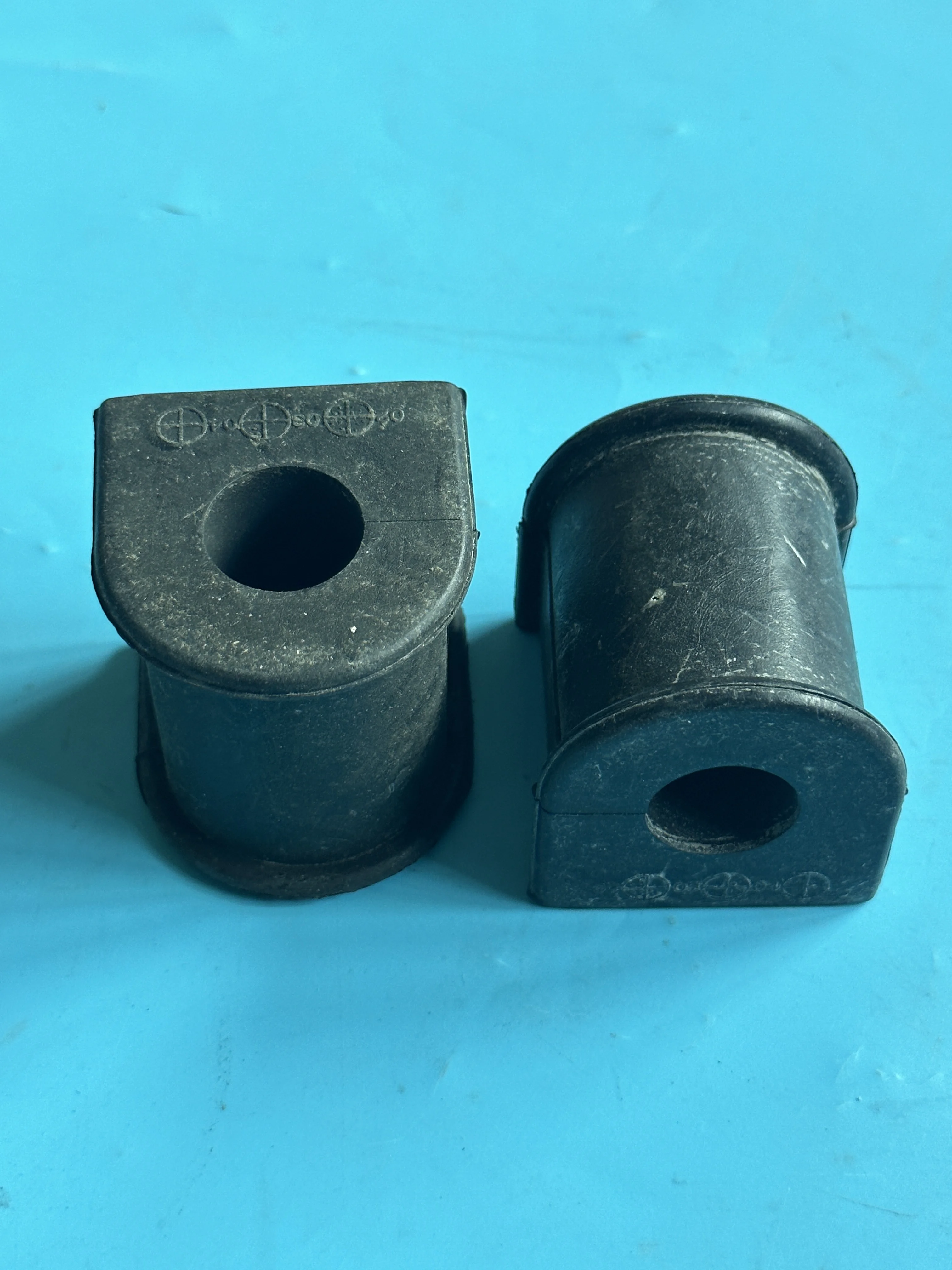 2PC Rear Stablizer Bar Mounting Bush 6613233185  For Ssangyong MB100 Istana