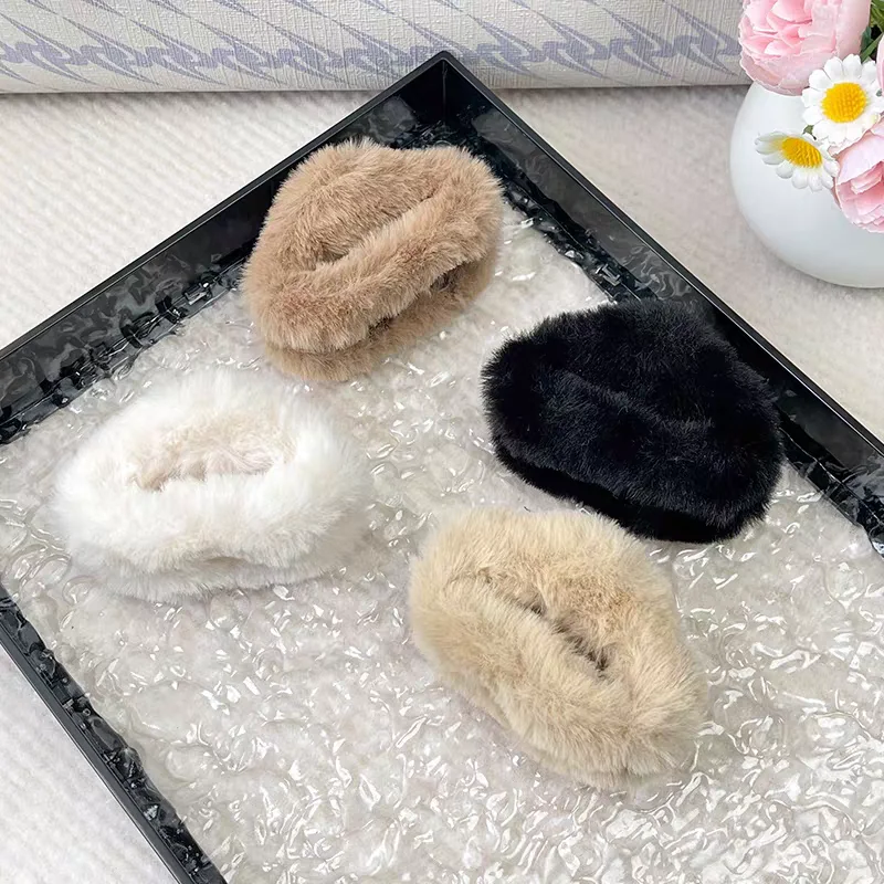 

Plush Hair Claws Hairgrips Ponytail Fuzzy Claw Clip Korean gentle Style Grip Clip Autumn Winter Soft Fluff Cloud Hair Accessory