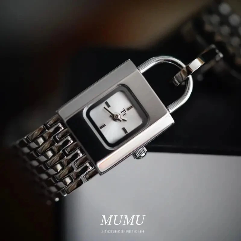 2024 Nowy kwarcowy zegarek damski Zegarek z blokadą Pozłacana bransoletka Zegarek damski z bransoletą Spersonalizowana moda