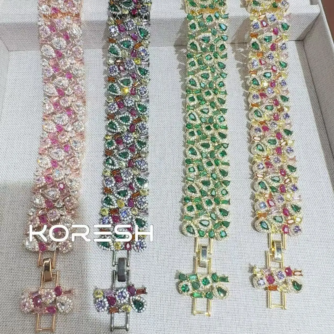 

Браслет с геометрическим цветным цирконом, модный аксессуар для женщин 2026