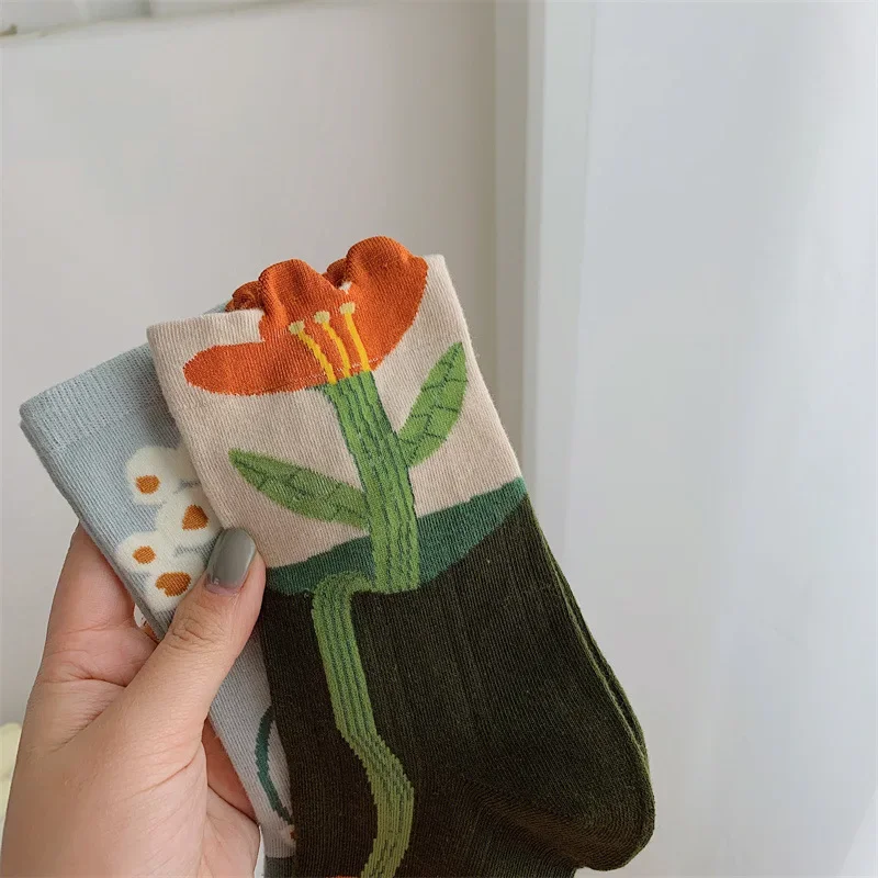 جوارب نسائية لطيفة على شكل زهرة منتصف الساق عصرية ومتعددة الاستخدامات ومطبوعات زهور قابلة للتنفس وناعمة ومريحة جوارب قطنية غير رسمية