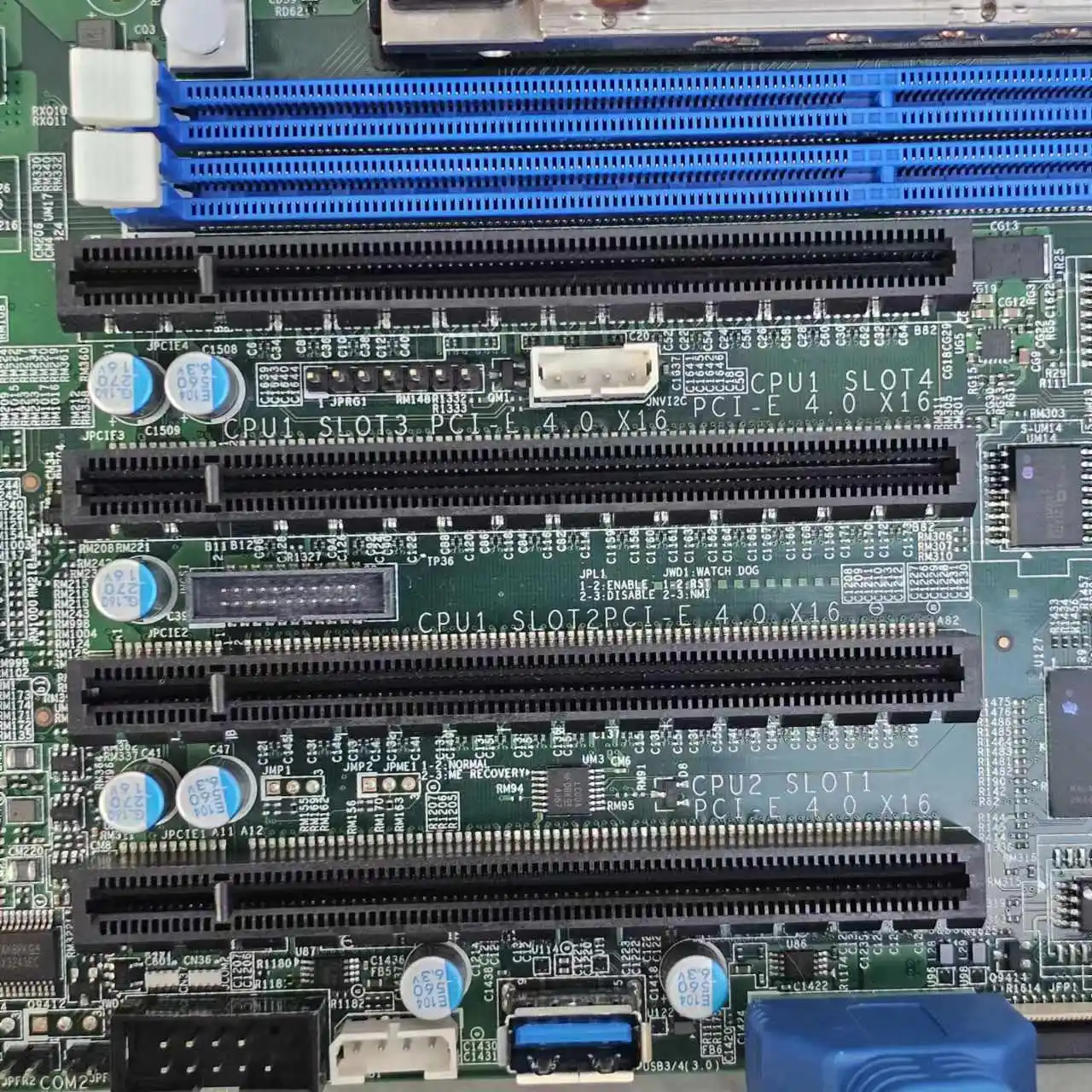 لوحة رئيسية مزدوجة X12DPI-N6 X12DAI-N6 مفككة PCI-E4.0 تدعم البلاتين 8380 8375C مستعملة
