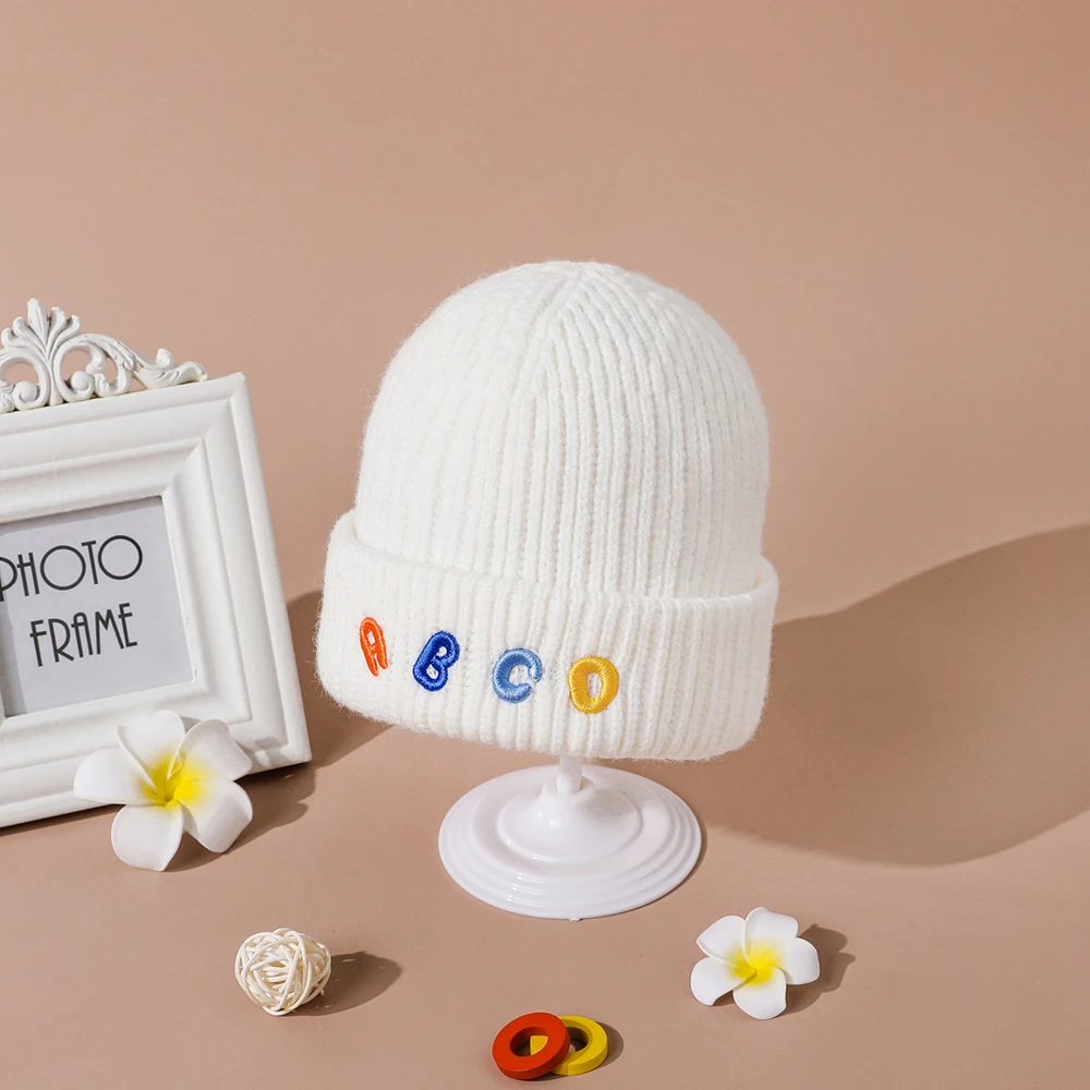 

Simple Alphabet Knitted Beanie Grils White Embroidered ABCD Baby Knitted Beanie Hats For Kids Boys 2-8 Years