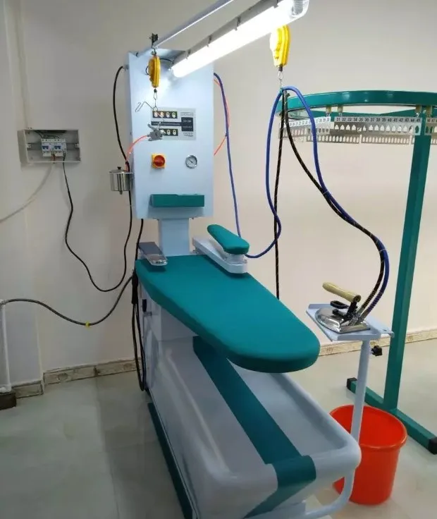 Pressa per bucato in ferro con pressa a vapore automatica commerciale a prezzo economico in vendita
