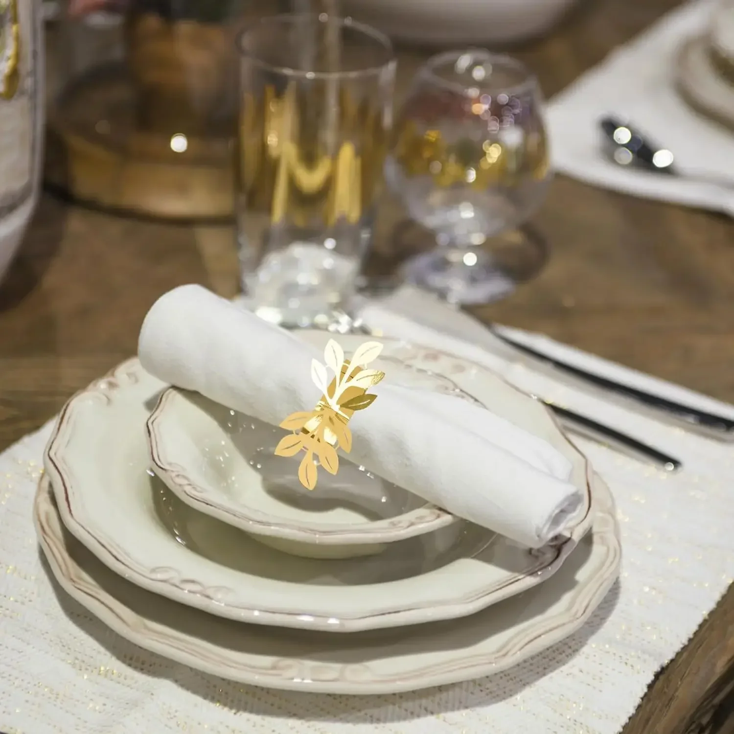 

50Pc Gold Leaves Napkin Buckle, Reflective Gold Leaf-Shaped Paper Napkin Holder Rings for Dinner Party Celebration Table Decor