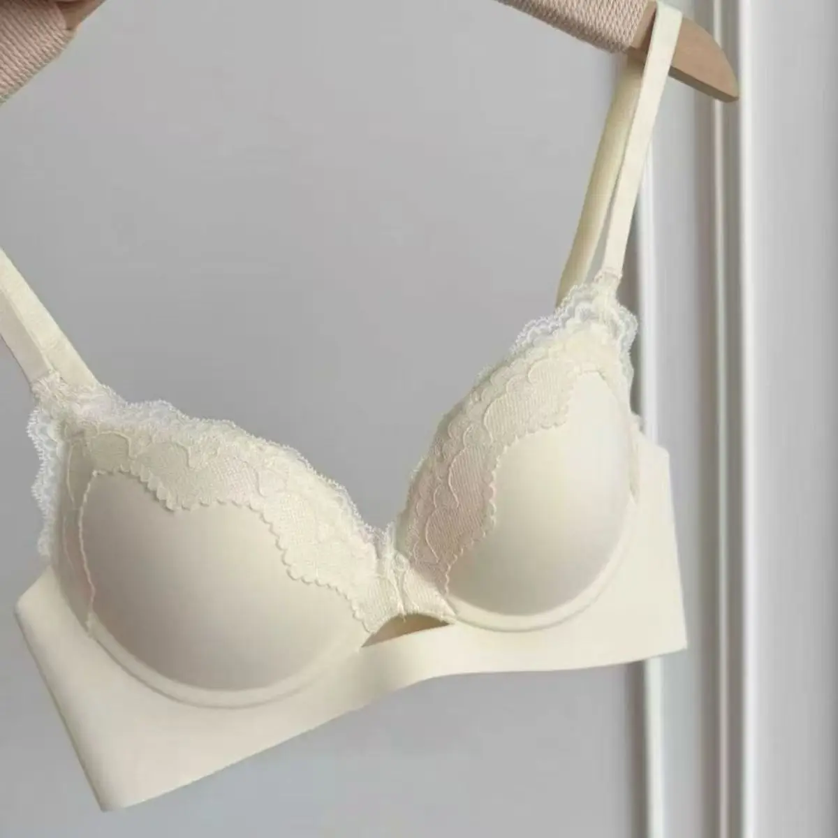 

Удобный кружевной бюстгальтер без стального кольца, фиксированная чашка, мягкая поддержка бюстгальтера для нижнего белья.