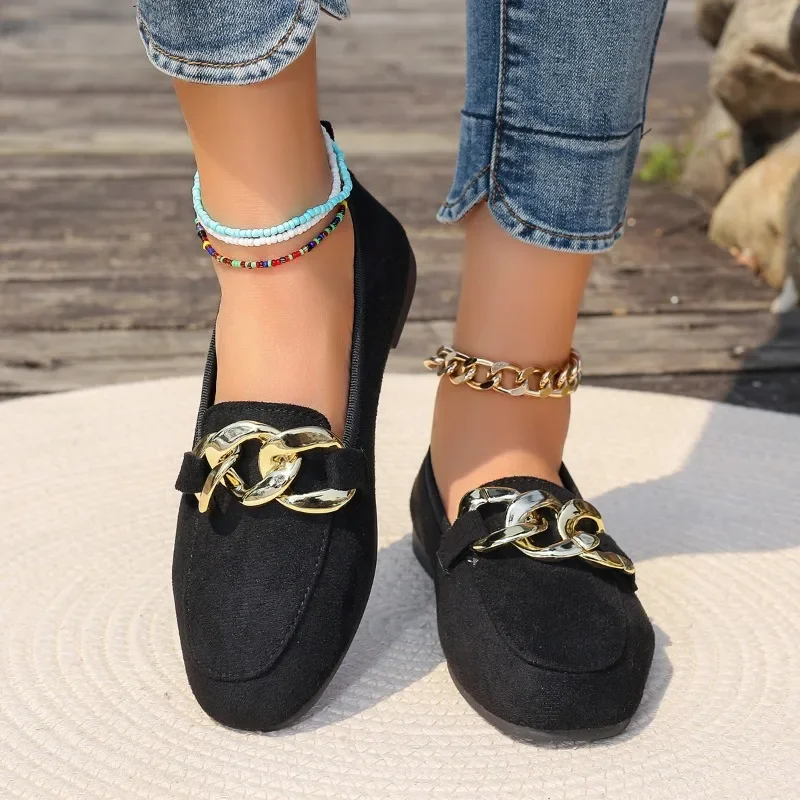 

Новые женские лоферы на плоской подошве 2025 г. Модная женская обувь Офисные туфли на плоской подошве Женские туфли без шнуровки с круглым носком и металлическими украшениями Женская обувь больших размеров