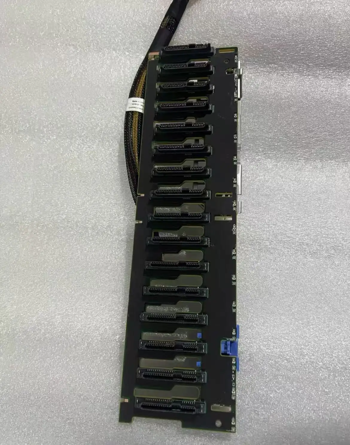 0KMW8 KMWW8 Dell PowerEdge R750 R750XS R7525 16-Bay-Server-Festplatten-Backplane 16X2,5 "2U SFF