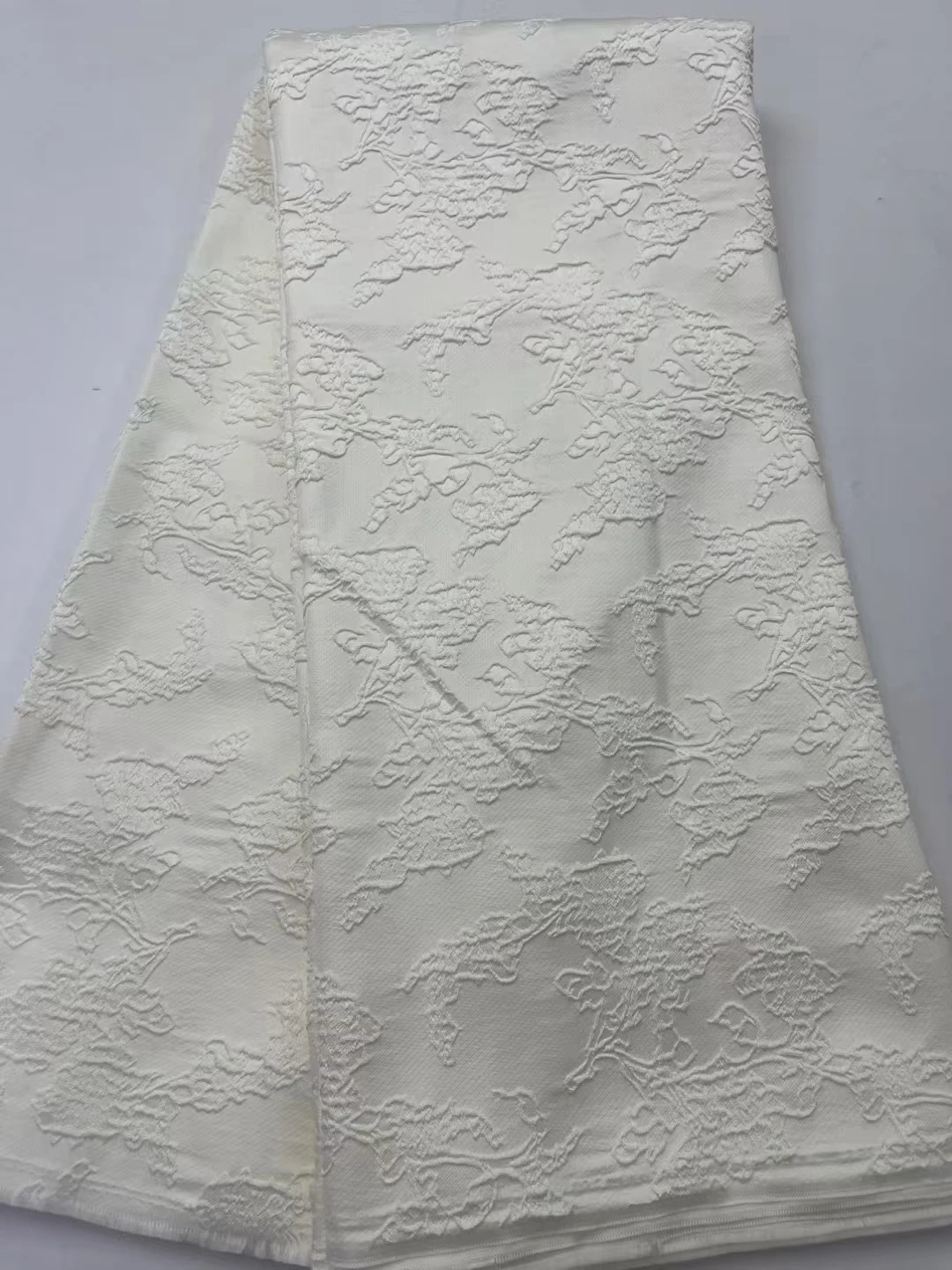 

Новая серебристо-белая дамасская парчовая африканская кружевная ткань 2025 Высококачественная французская жаккардовая кружевная ткань для нигерийской вечеринки PJK25131