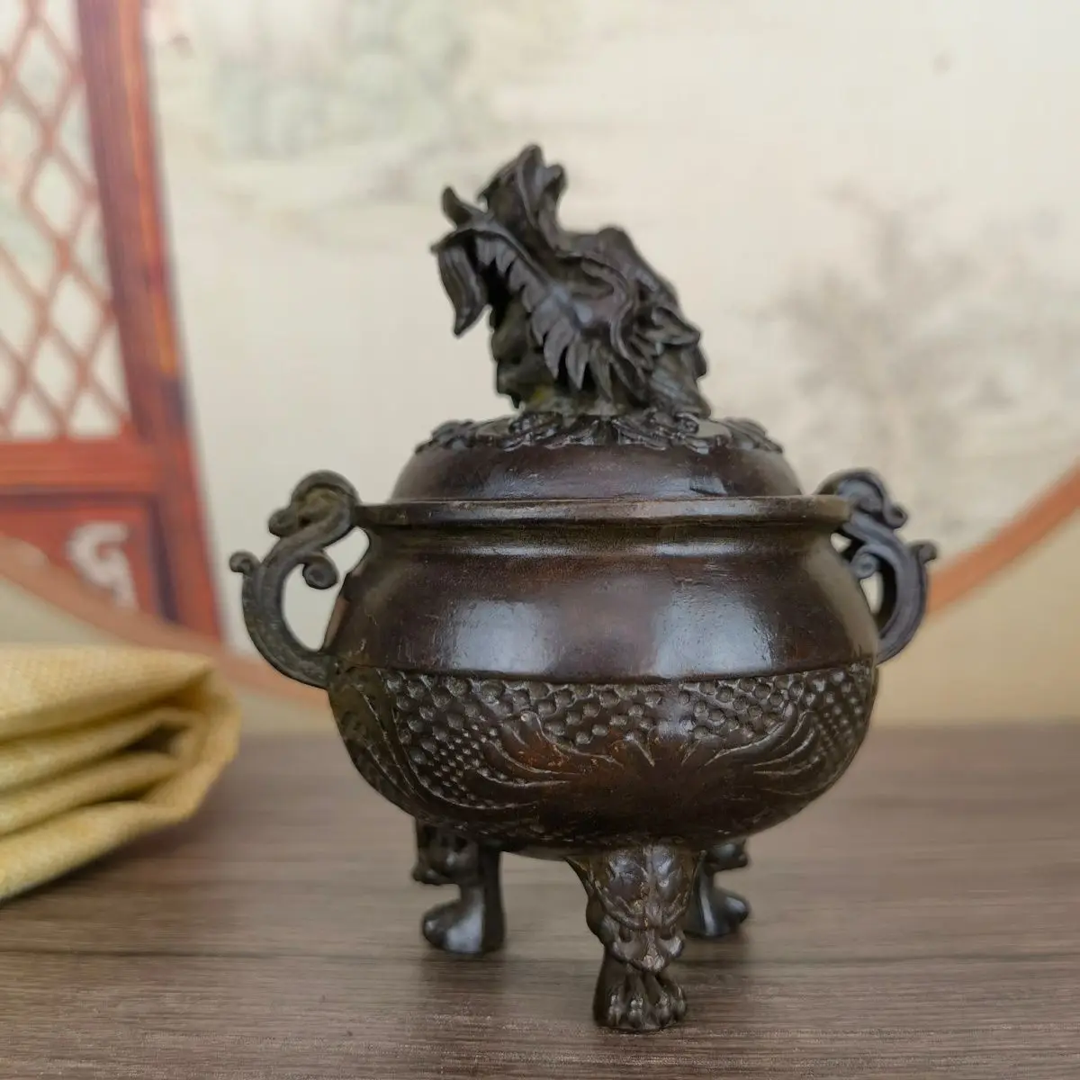 Chinese antique antique Kowloon collection dragon head auspicious beast tripod incense burner retro ornaments