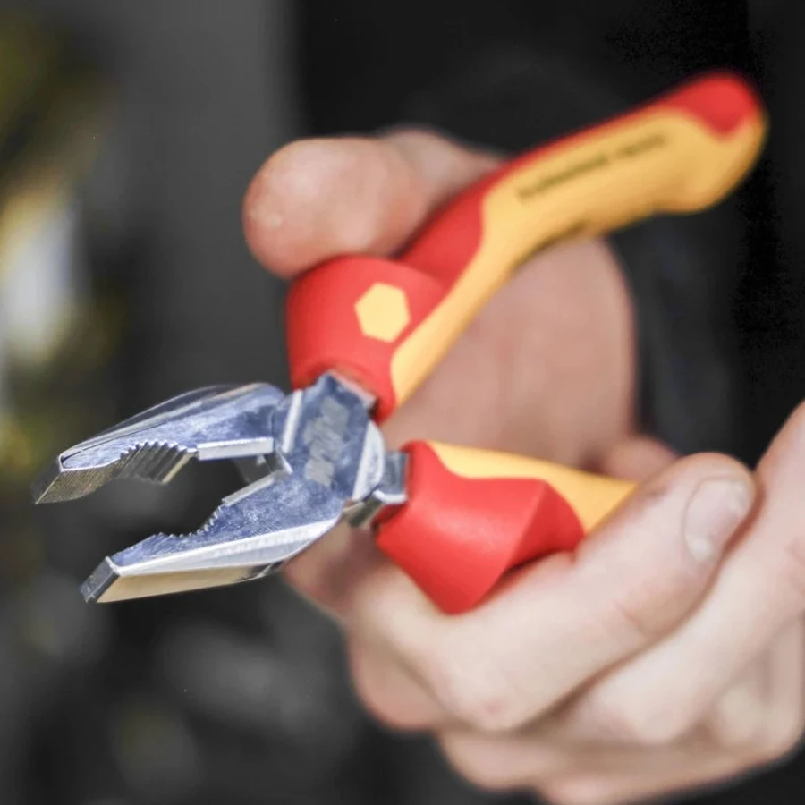 WIHA 26711 200mm 1000V VDE Insulated Combination Pliers for Gripping Cutting Wire Repair
