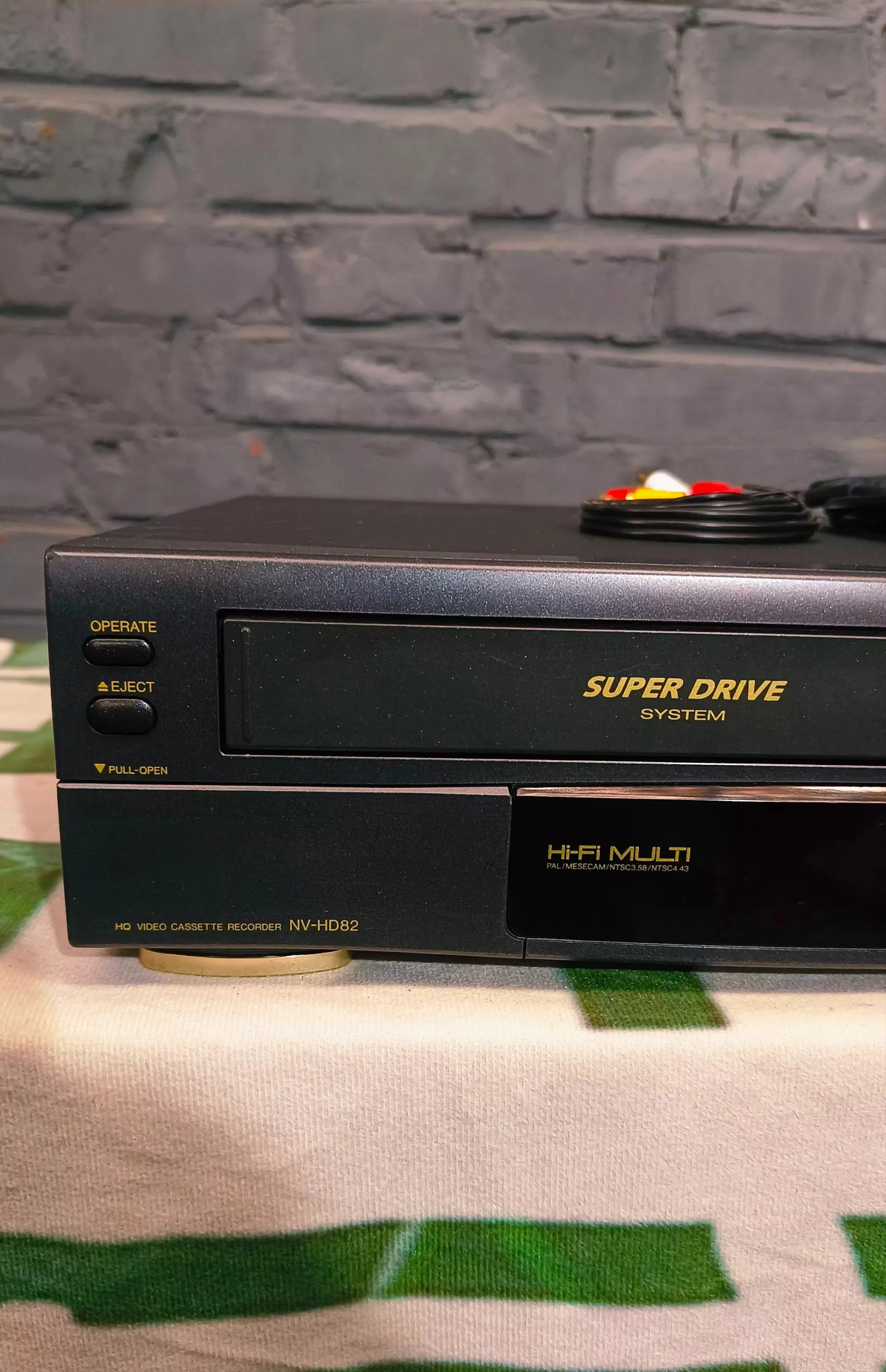 Vintage VHS tape recorder, VHS tape playback conversion USB stick, six-head stereo, used, with wear