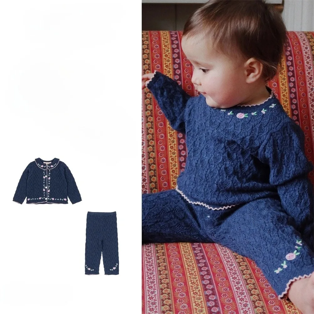 

Новинка осени 25, вязаный крючком кардиган и вязаные штаны для девочек с милым цветком, комплект одежды