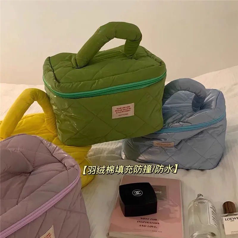 กระเป๋าแต่งหน้า tas kosmetik 2023แฟชั่นใหม่สำหรับความจุขนาดใหญ่สำหรับผู้หญิงกระเป๋าเข้าห้องน้ำสีทึบลำลองแบบพกพาเรียบง่าย