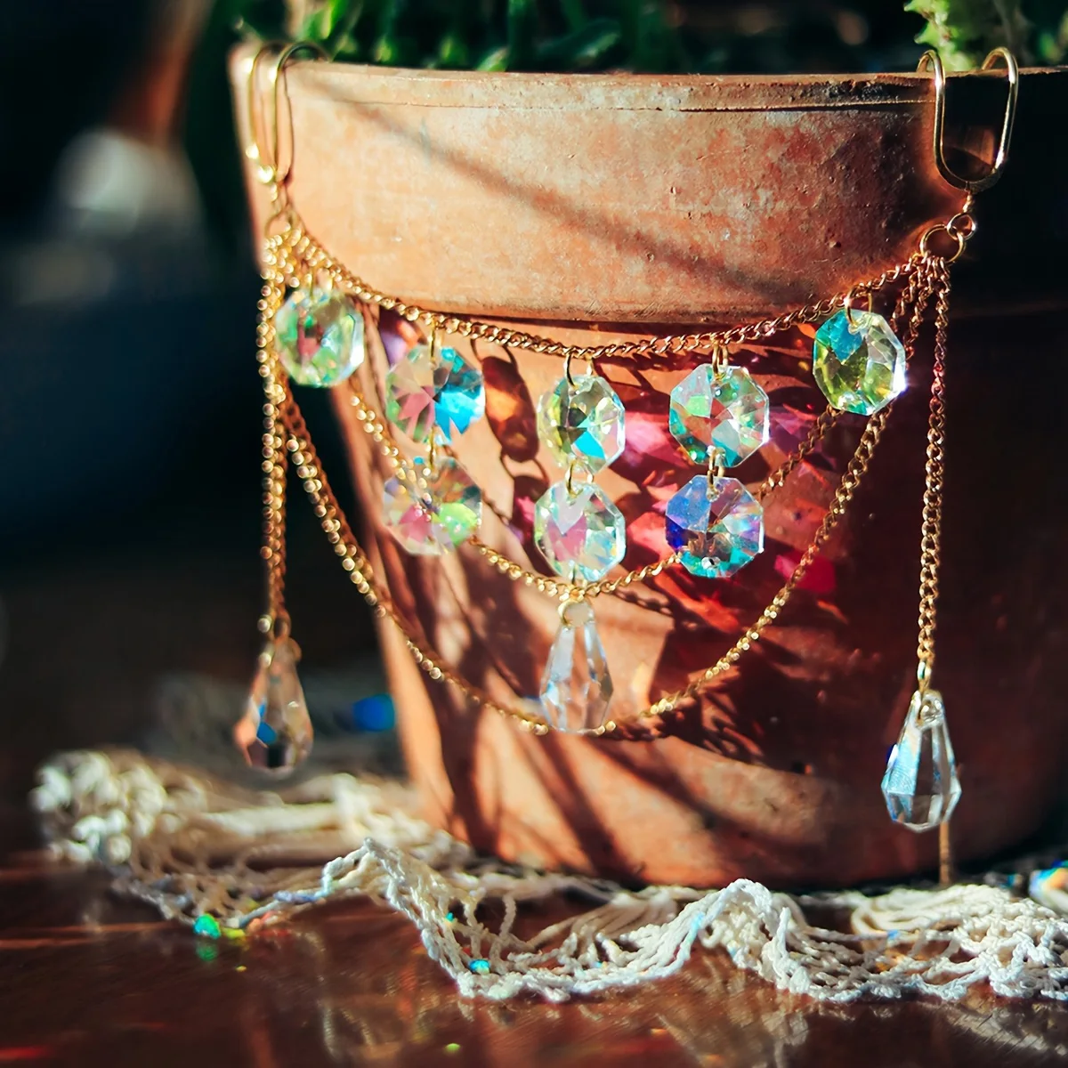 1Pc Crystal Hanging Ornament, Flower Pot Hanging Decoration, Flower Pot Sun Catcher, Bohemian Style, Garden Decoration, Creates a Dreamy Rainbow-Like Atmosphere.