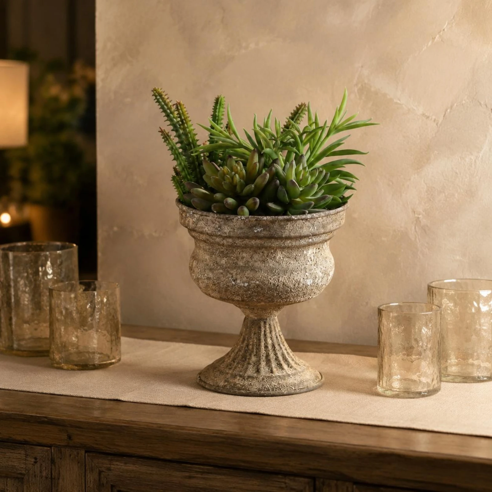 Rustic Iron Planter Retro Vintage Pedestal Vase Decorative Urn Vase Indoor Outdoor Home Decor Weather-Resistant for Guesthouse