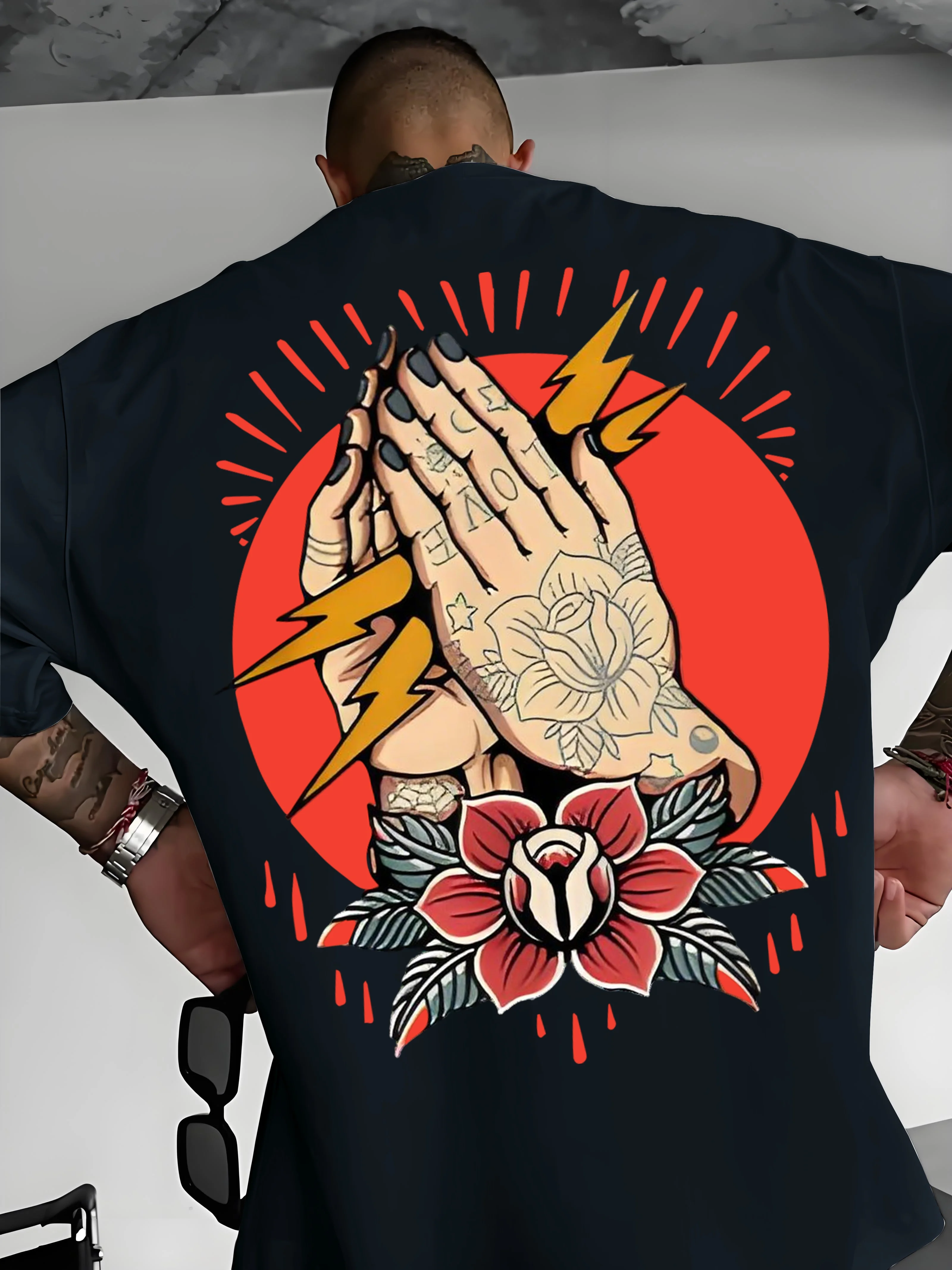 Bold Tattoo Style Praying Hands Graphic Tee for Men Breathable 100% Cotton Perfect for Summer Streetwear and Edgy Retro Vibes