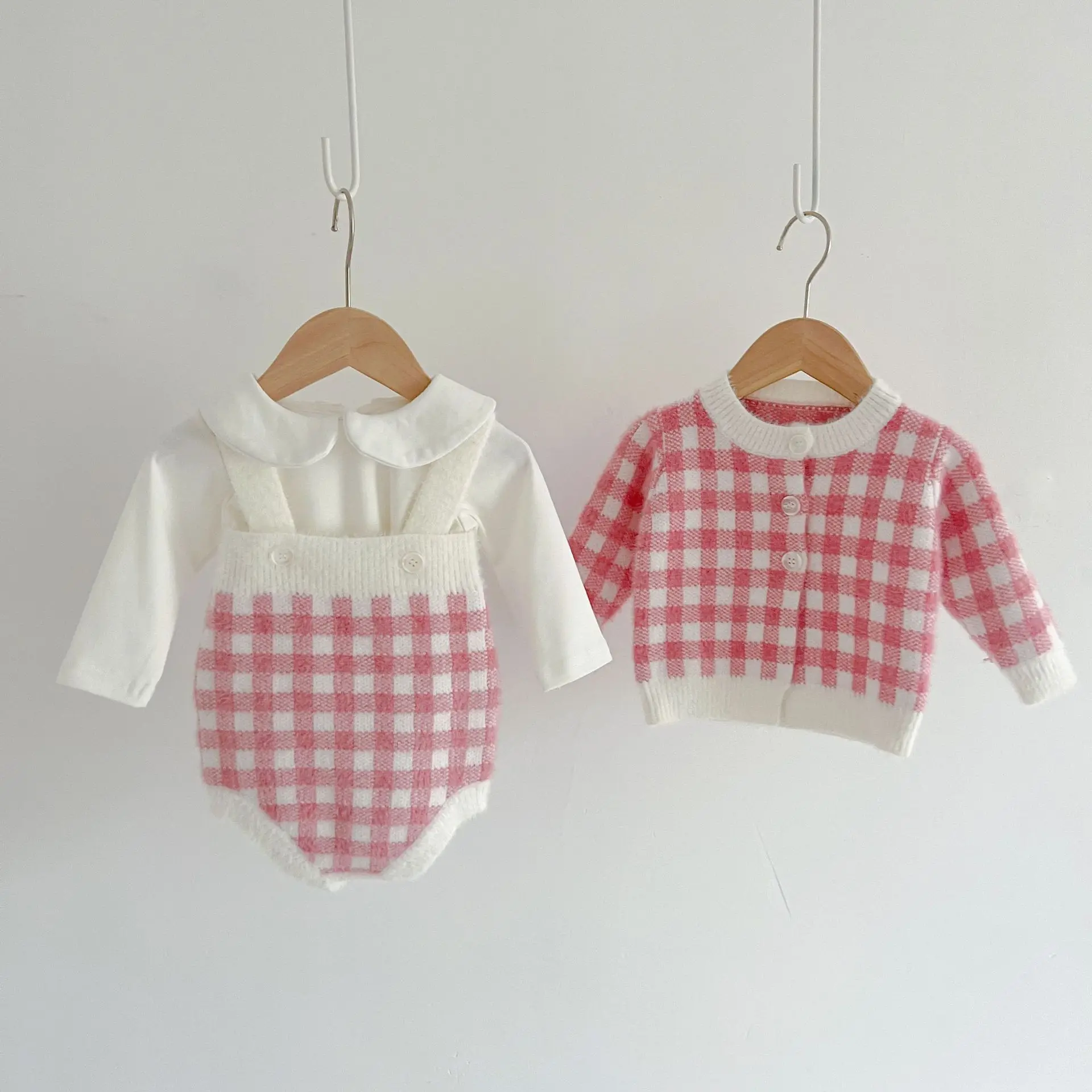 Infant and Toddler 3-6-9 Months Baby Set Jacquard Checkered Jacket with Shoulder Straps Crawling Clothes White Base T-shirt