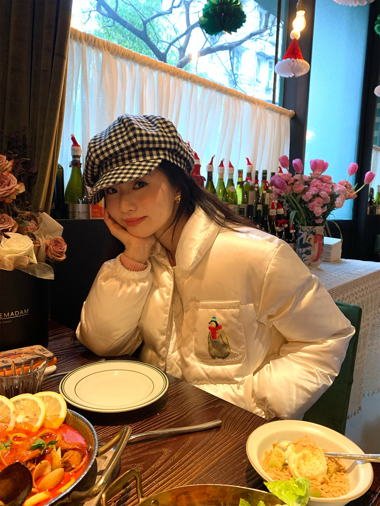 

Женская короткая зимняя куртка-пуховик белого цвета, теплая верхняя одежда, новинка 2026 года, стандартный крой, наполнение 90% пухом, длинный рукав, застежка-молния