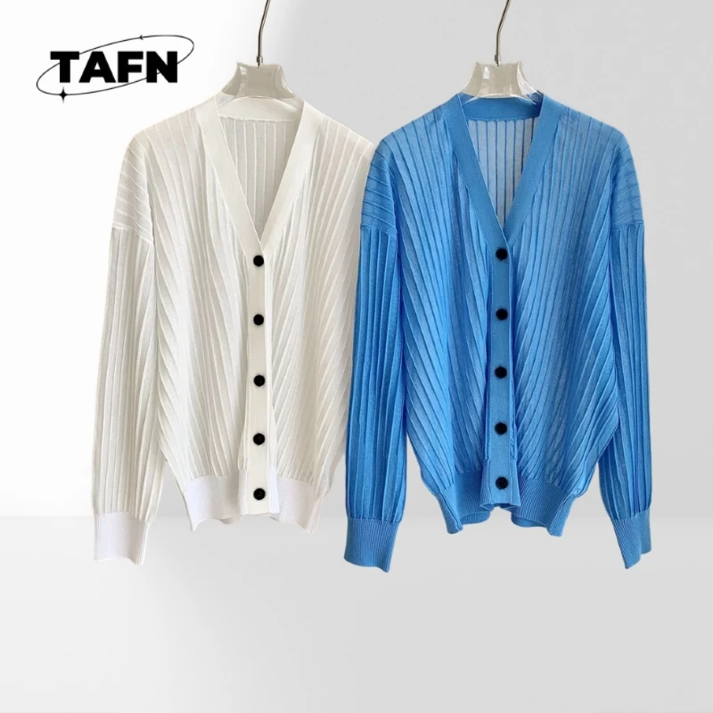 

Versatile Women’s Winter Jacket Vest for Outdoor Exploration Ladies Classic White Shirt Button Down Office Blouse AH0442