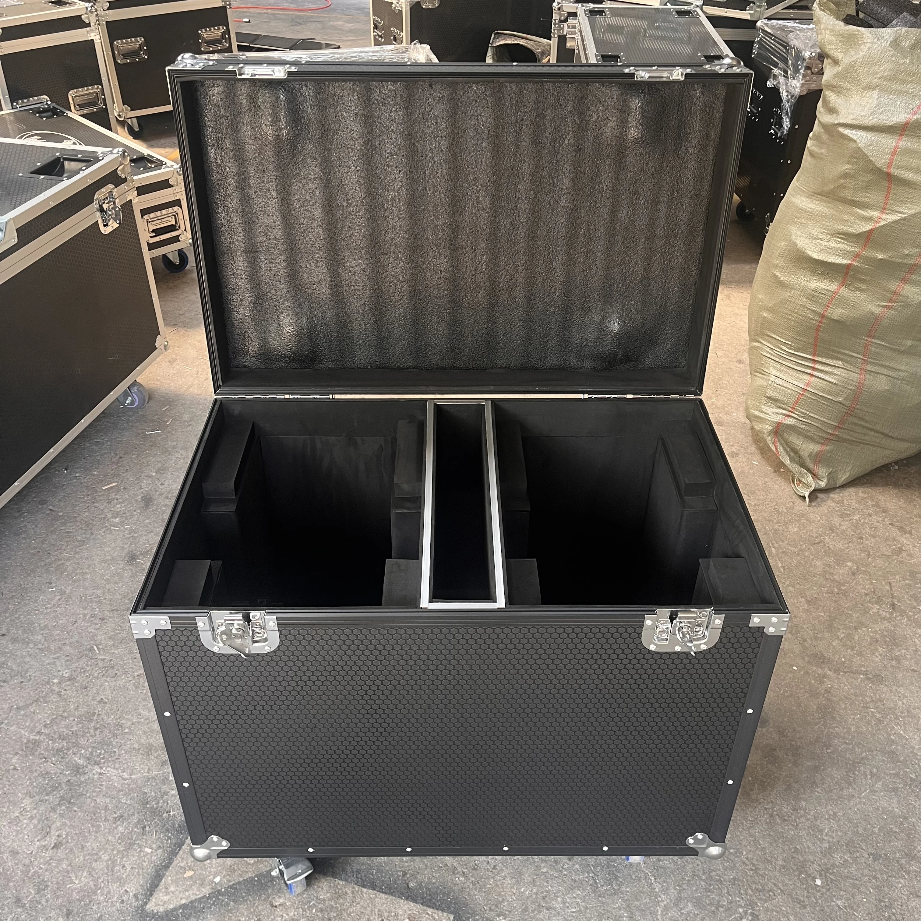 Customized Aluminum Flightcase for Led 19X15W Beam Zoom Wash RGBW Moving Head Stage Light DJ Disco Bar Party Lighting