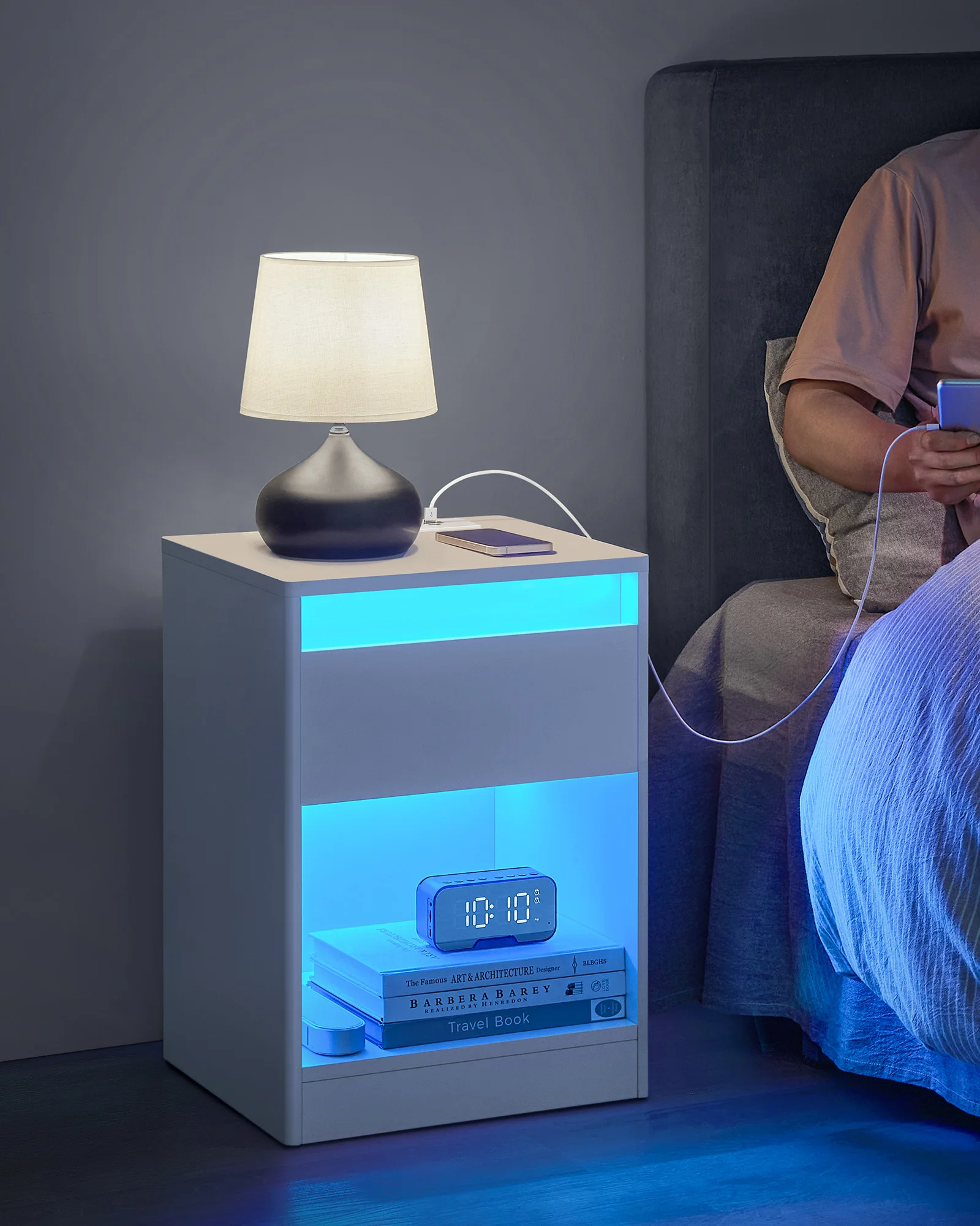 طاولة بجانب السرير مع إضاءة ليد قابلة للتعديل ، طاولة جانبية مع مآخذ ، درج ، 2 مآخذ تيار متردد ، 2 منفذ USB #4