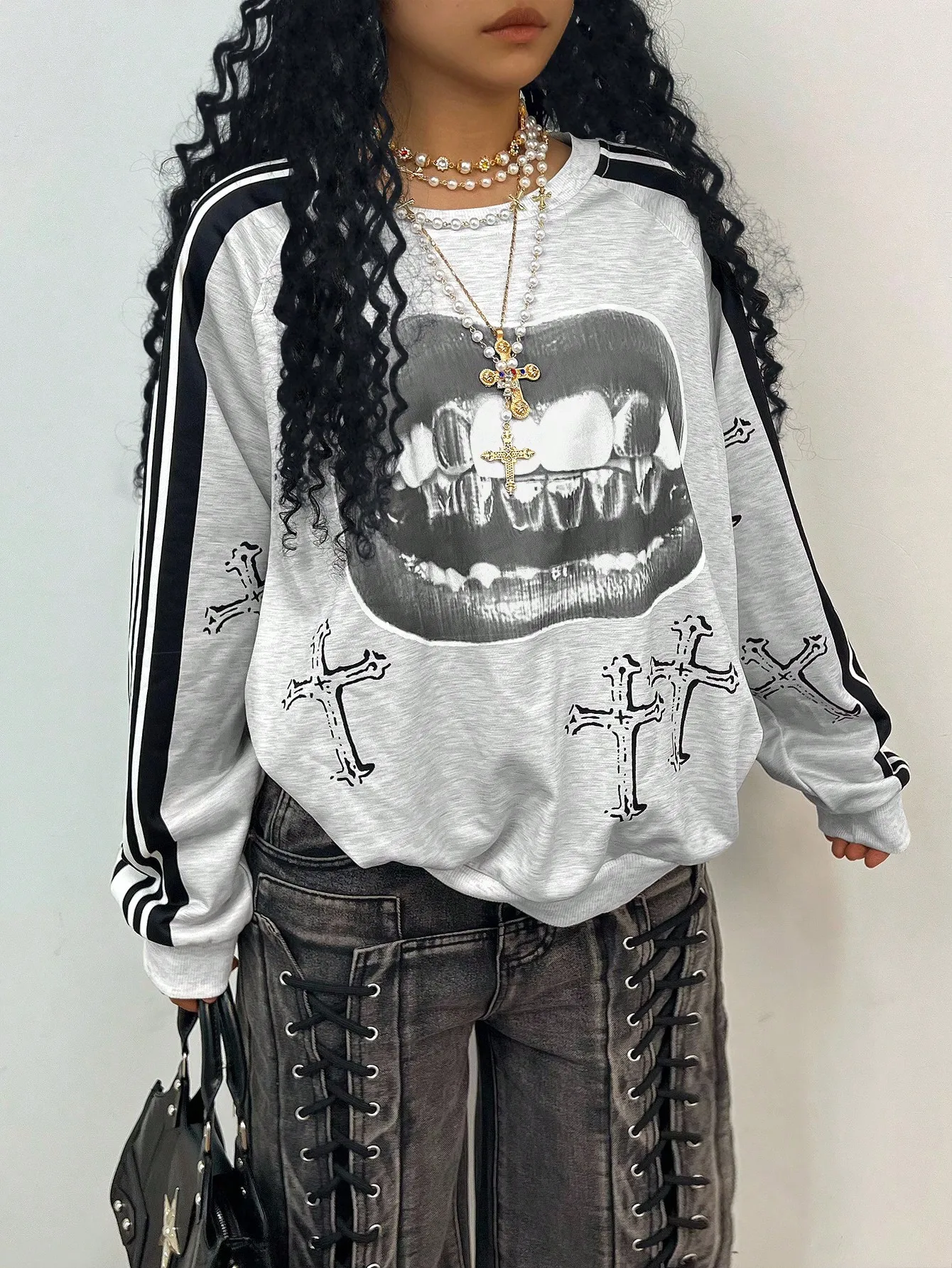 Gothic Lips & Cross Print Raglan Sleeve Sweatshirt - Streetwear Fall Fashion