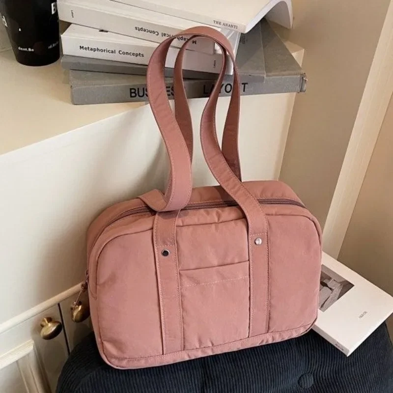 

Classic Designer Paris Fashion Crossbody Handbag For Women With Elegant Leather Finish And Trendy Letter Logo Everyday
