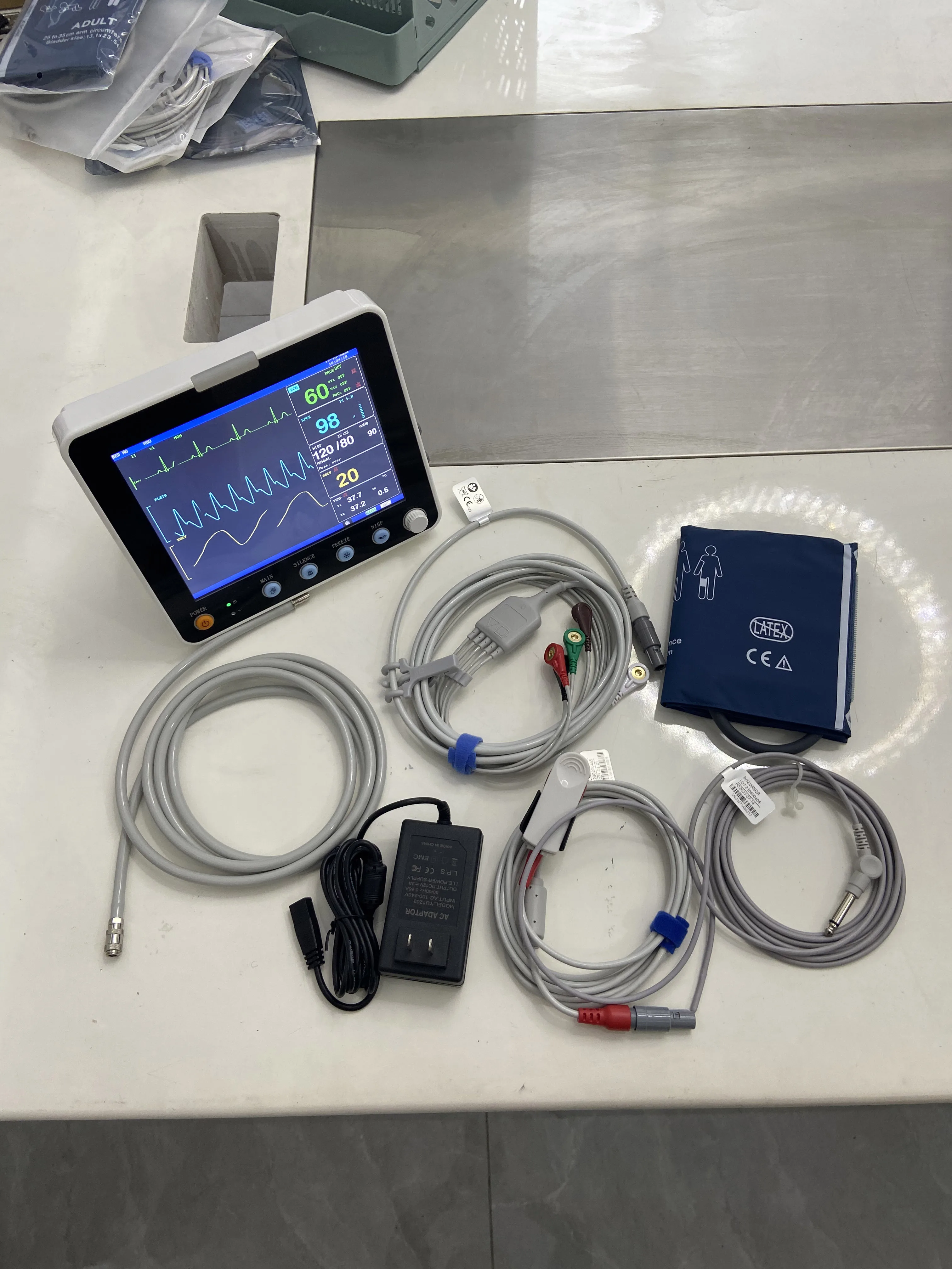 Portable 8 Inch Dental Patient Monitor with Stand Multi-Parameter Medical Supplies Electric Power Source for Dental Use