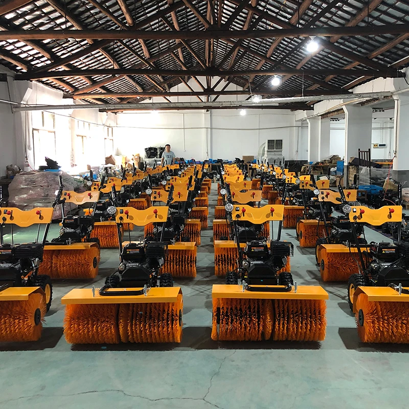 Spazzaneve di alta qualità Spazzaneve per servizi igienico-sanitari stradali Spazzaneve completamente idraulico in vendita Spazzaneve multifunzionale tre in uno