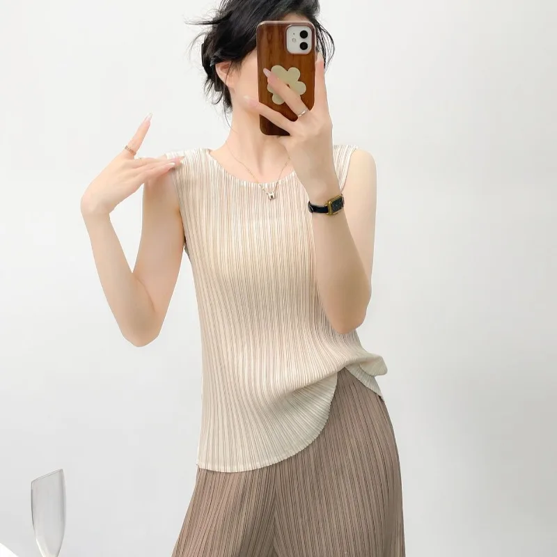  Pleated Round Neck Sleeveless T-Shirt 2026 New Vertical Striped Stretch Slim Fit Elegant Draped Lightweight Women's Top
