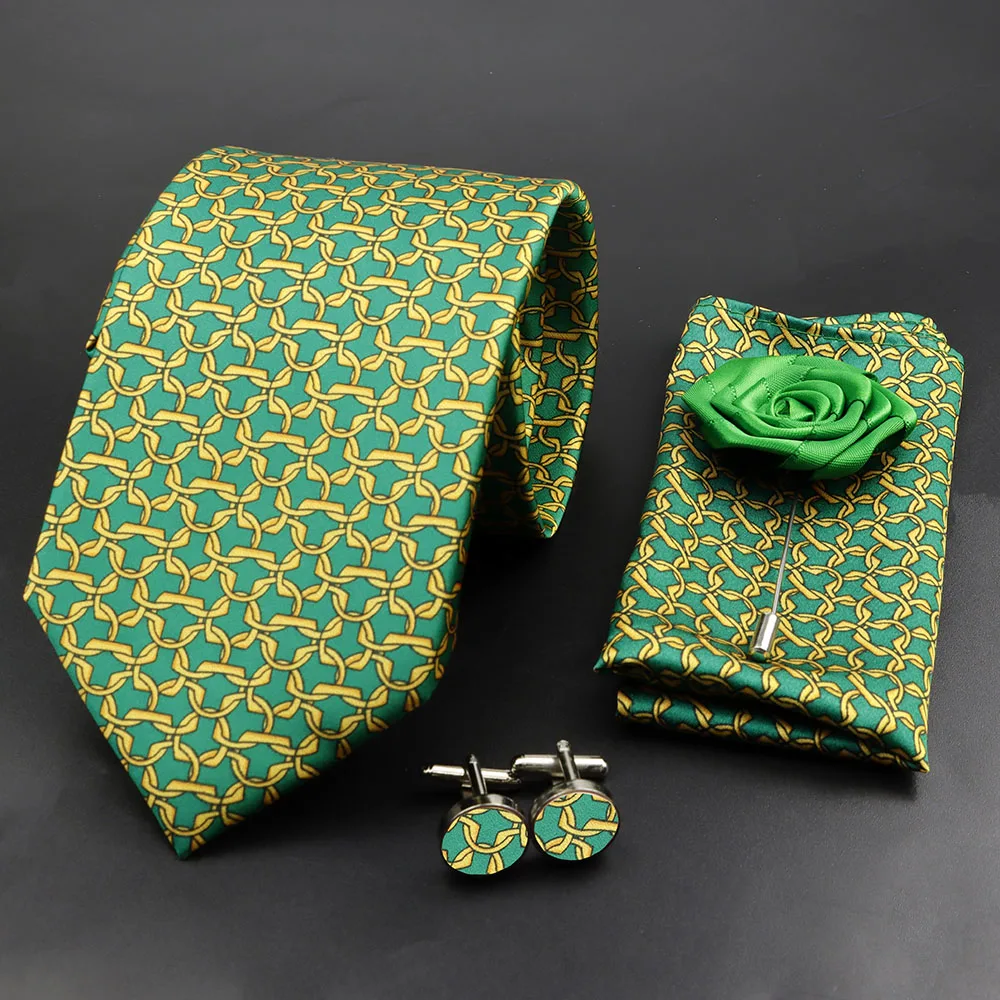 

Мужской комплект: галстук из мягкого шелка 7,5 см, салфетка для кармана, запонки, бутоньерка. Цвета: синий, зеленый, оранжевый. Узоры: в горошек, цветочный. Аксессуары для свадьбы и бизнеса.
