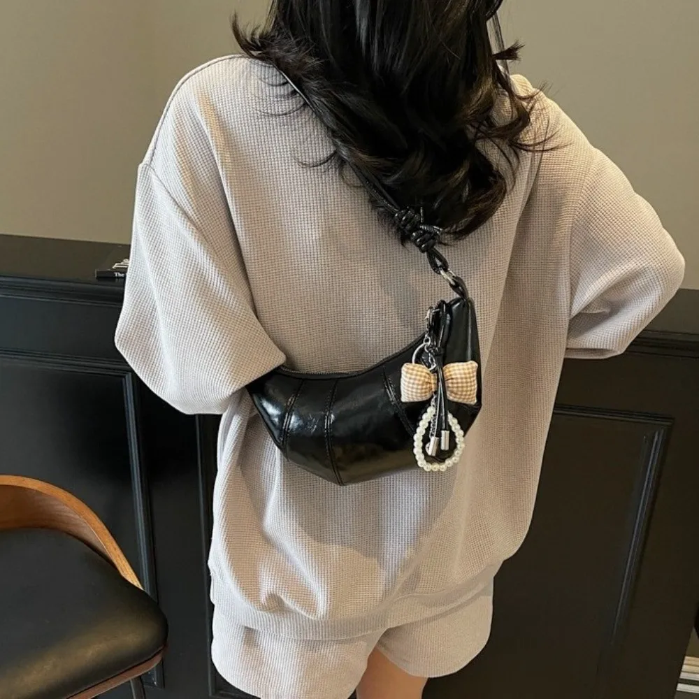 

Elegant Croissant Shoulder Bag Bowknot Pearl Pendant Korean Style Underarm Dumpling Bag PU Leather Solid Color Crossbody Bag