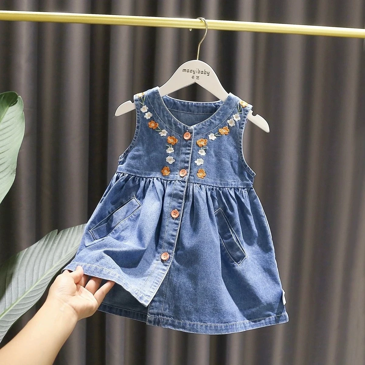 2026 Summer New Baby Girl Sleeveless Denim Dress Versatile Summer Outerwear Girls Embroidered Long Dress