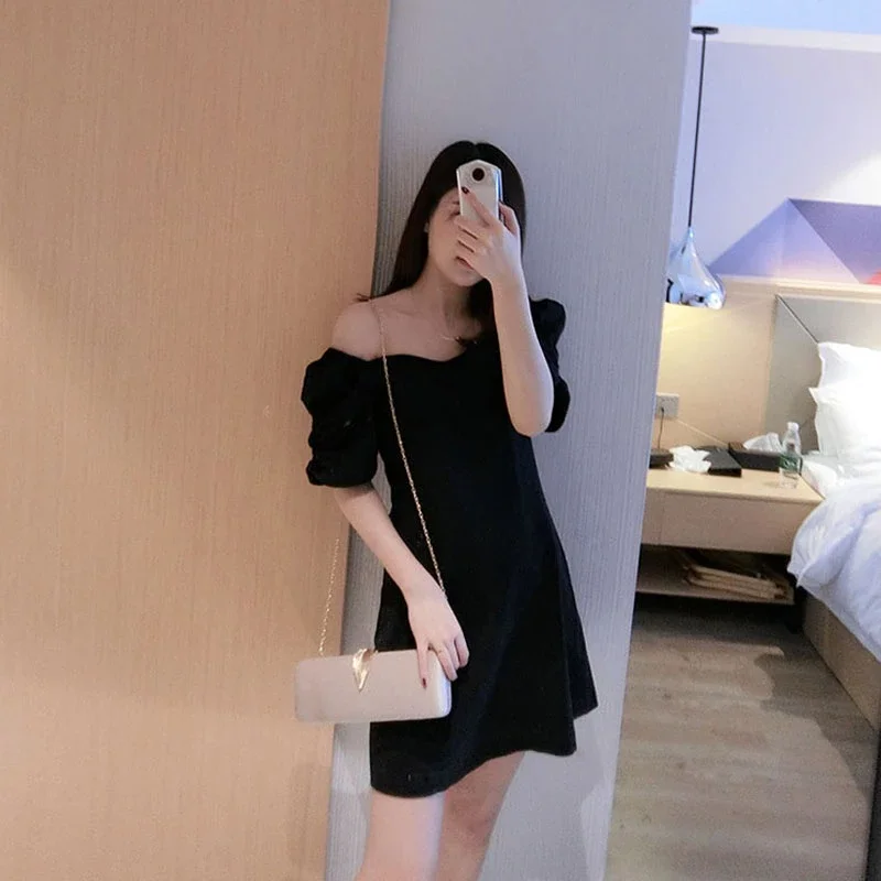 Elegant 2021 Women Velvet Clutch Bag Luxury Exquisite Vintage Mini Wallet Purse For Ladies Party Wedding Handbag Evening Bag