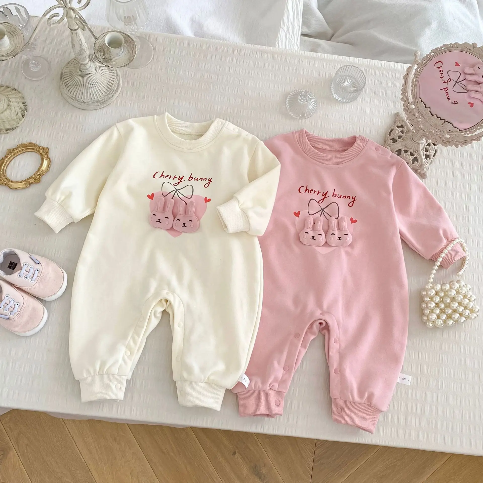 

Autumn Children's Rompers Round-neck Long-sleeve Newborn Girls Bodysuits Rabbit-themed Love Heart Design Girls Toddler Jumpsuits