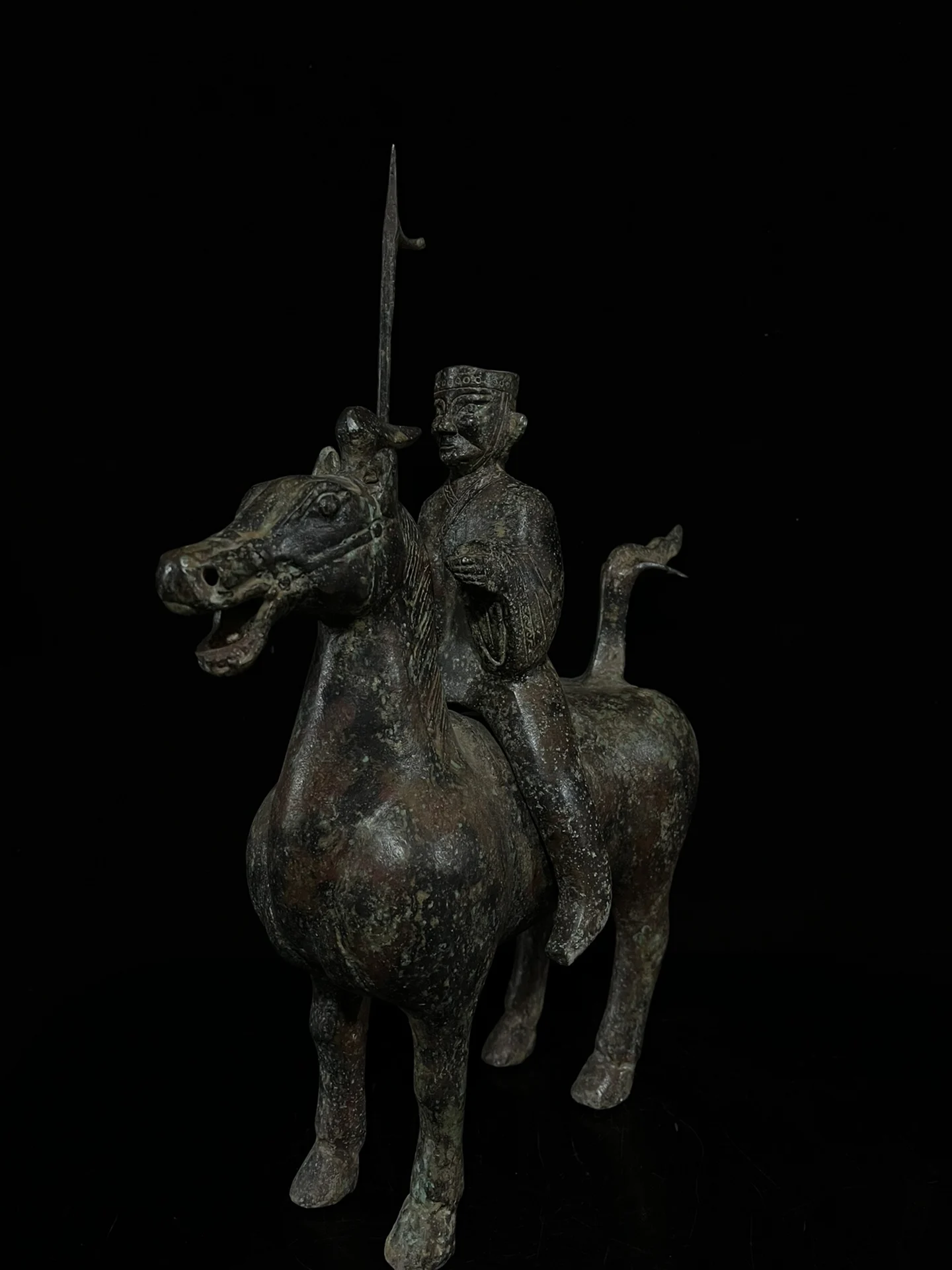 Old bronze-red rust-green knight statue,Collection&Adornment