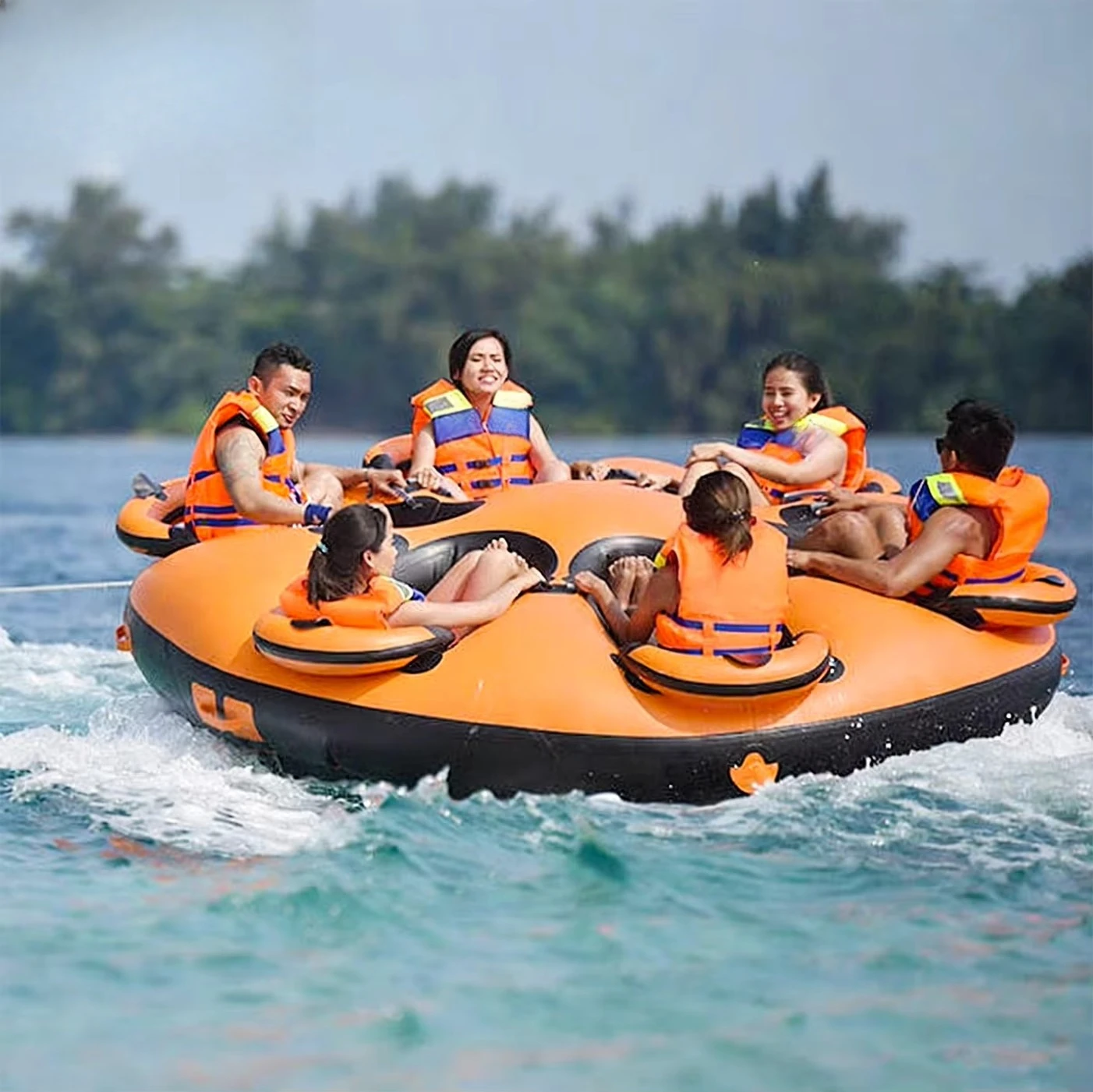 Crazy 6-8 Player Inflatable Donut Boat Inflatable Water Towable Tube Ski Boat Towable Rolling Disco Boat for Water Sports Game