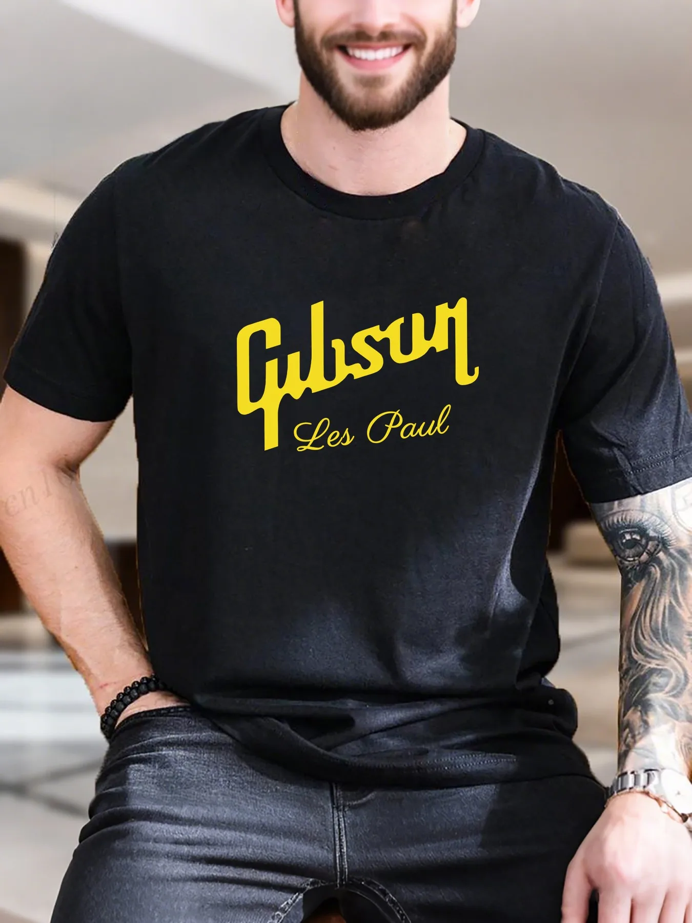 Nueva llegada, camiseta estampada de algodón a la moda para hombre, elegante diseño cuadrado amarillo sobre blanco, transpirable, cómoda, informal, para uso diario