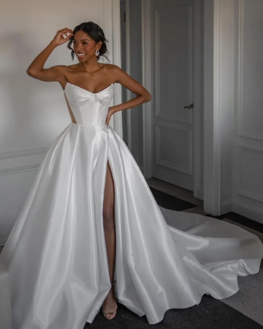 Sexy A Line abito da sposa senza spalline con spacco alla coscia abiti da sposa vestidos de novia Bone corpetto abiti da sposa firmati in raso personalizzati