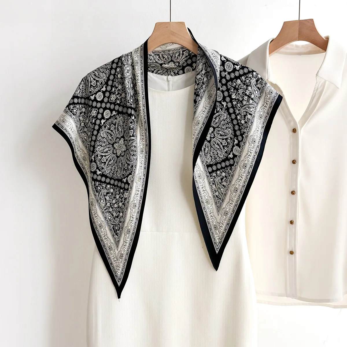 2026 Stacked Wear twill Triangle Scarf Waist Tie Triangular Shape Versatile Decorative Headscarf Neck Tie Stylish Layering