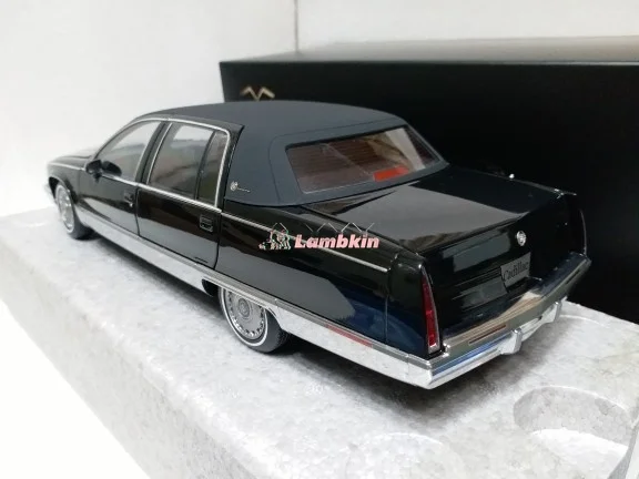 Model Decoration 1:18 For Original Cadillac Fleetwood Alloy Full Open Car Model Gifts