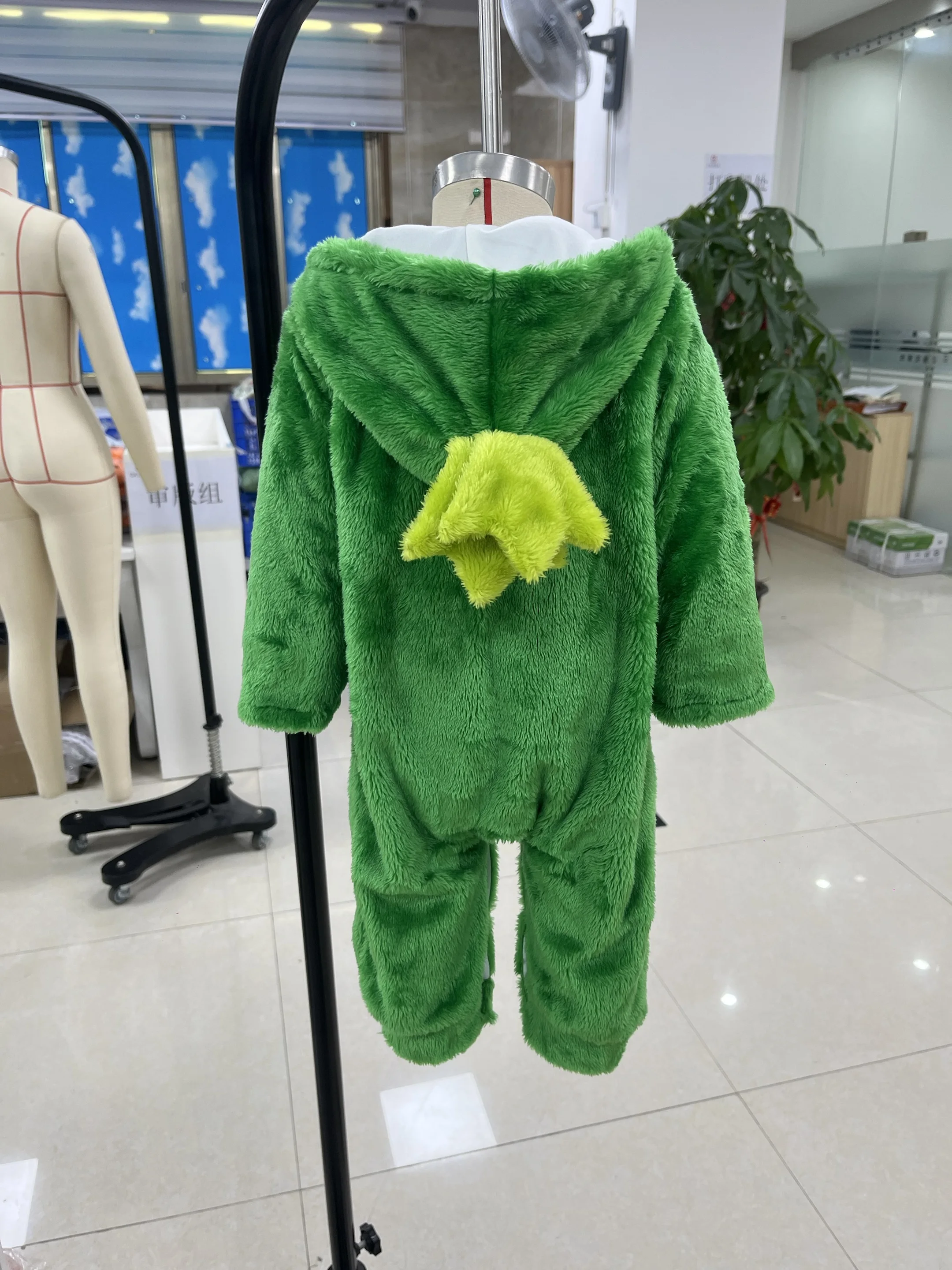 هالوين 2026 طفل رضيع الشتاء القطيفة رومبير البازلاء زي طويل الأكمام كامل طول هود بذلة سنوسويت