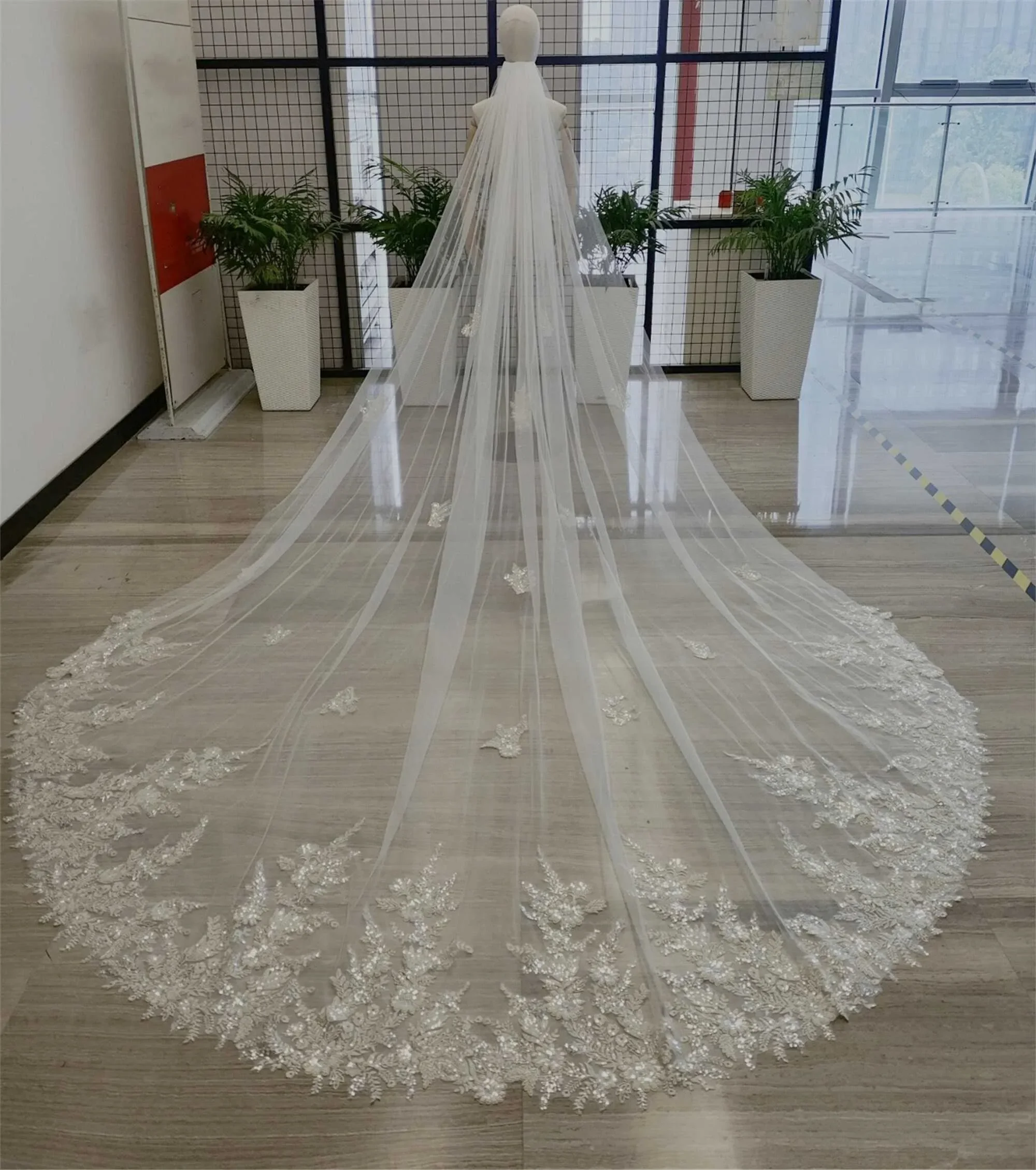 

Wedding Veil Sequins Appliques One Layer Long Cathedral Length Bridal Veils Applique Edge Accessories Custom Made