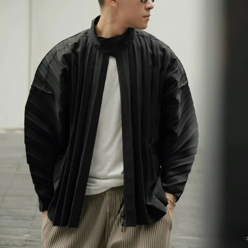 

Мужская куртка Miyake, свободная плиссированная повседневная куртка с длинным рукавом и воротником-стойкой, минималистичный британский стиль, деловая мужская одежда, осень